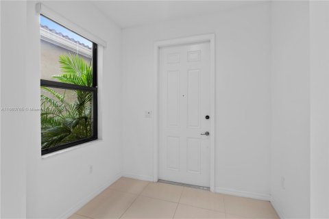 Casa en venta en Miami, Florida, 4 dormitorios, 206.52 m2 № 1370759 - foto 30