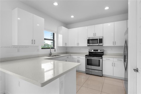 Casa en venta en Miami, Florida, 4 dormitorios, 206.52 m2 № 1370759 - foto 29