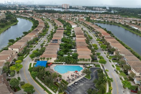 Casa en venta en Miami, Florida, 4 dormitorios, 206.52 m2 № 1370759 - foto 8