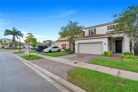 Villa ou maison à vendre à Miami, Floride: 4 chambres, 206.52 m2 № 1370759 - photo 2