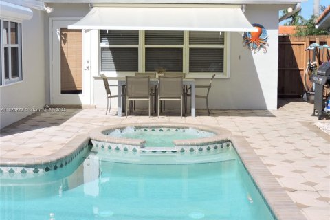 Villa ou maison à vendre à Hollywood, Floride: 3 chambres, 134.43 m2 № 802320 - photo 17