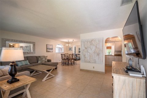 House in Hollywood, Florida 3 bedrooms, 134.43 sq.m. № 802320 - photo 3