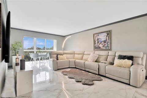 Condo in Coconut Creek, Florida, 2 bedrooms  № 1127805 - photo 24