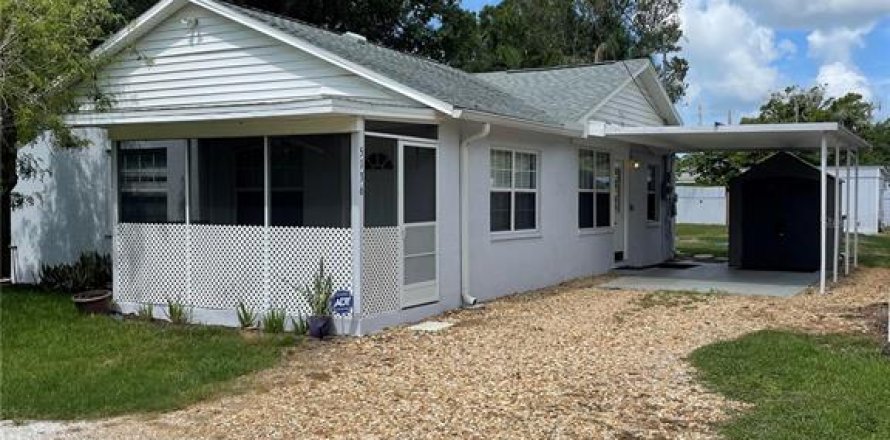 House in Bradenton, Florida 3 bedrooms, 98.85 sq.m. № 1390888