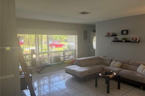 House in Fort Lauderdale, Florida 3 bedrooms № 1331374 - photo 10