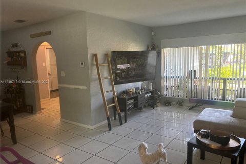 House in Fort Lauderdale, Florida 3 bedrooms № 1331374 - photo 13