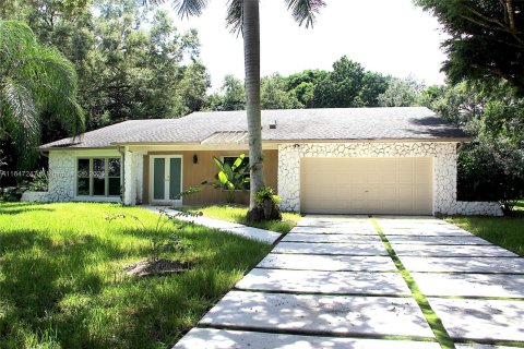 House in Southwest Ranches, Florida 4 bedrooms, 252.51 sq.m. № 1331069 - photo 3