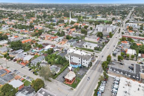 Immobilier commercial à vendre à Hialeah, Floride № 972546 - photo 15