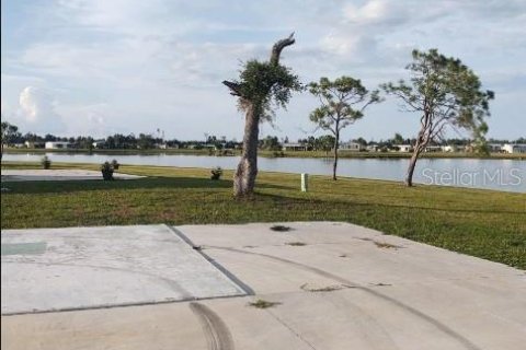 Terreno en venta en Port Charlotte, Florida № 644401 - foto 2