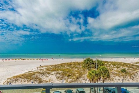 Copropriété à louer à Clearwater, Floride: 3 chambres, 243.22 m2 № 232827 - photo 1