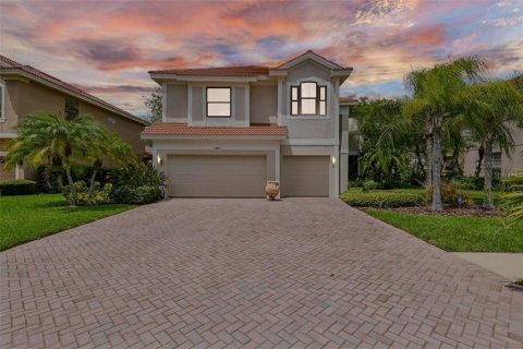 House in Tampa, Florida 4 bedrooms, 326.37 sq.m. № 677029 - photo 4
