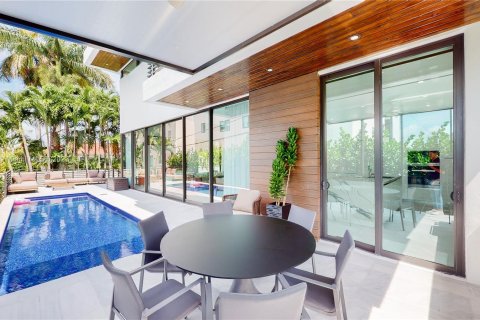 Villa ou maison à vendre à Sunny Isles Beach, Floride: 5 chambres, 367.61 m2 № 853906 - photo 2