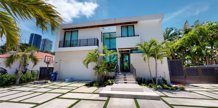 House in Sunny Isles Beach, Florida 5 bedrooms, 367.61 sq.m. № 853906