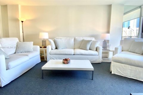 Condo in Sunny Isles Beach, Florida, 1 bedroom  № 1394282 - photo 1