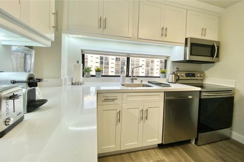 Condo in Sunny Isles Beach, Florida, 1 bedroom  № 1394282 - photo 5