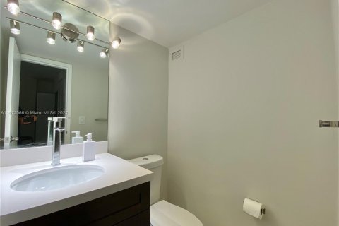 Condo in Sunny Isles Beach, Florida, 1 bedroom  № 1394282 - photo 11