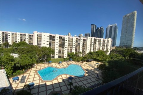 Condo in Sunny Isles Beach, Florida, 1 bedroom  № 1394282 - photo 10