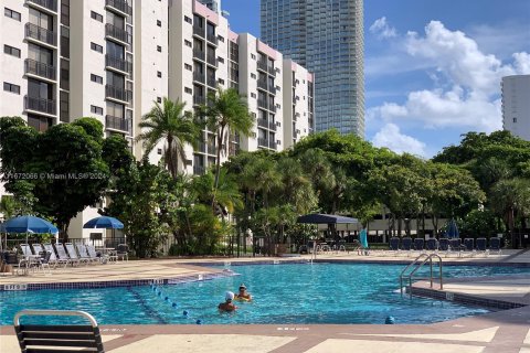 Condo in Sunny Isles Beach, Florida, 1 bedroom  № 1394282 - photo 13