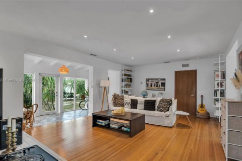 Casa en venta en Miami, Florida, 3 dormitorios, 180.14 m2 № 1394322 - foto 6