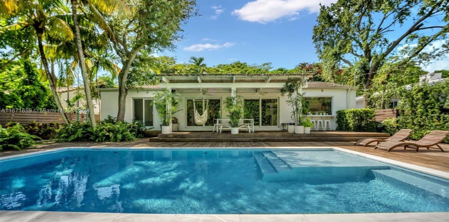 Casa en Miami, Florida 3 dormitorios, 180.14 m2 № 1394322