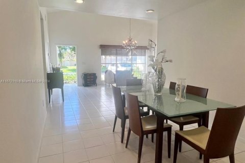 House in Pembroke Pines, Florida 3 bedrooms, 140 sq.m. № 1394324 - photo 14