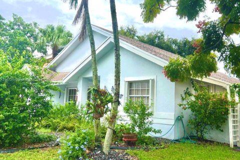 House in Pembroke Pines, Florida 3 bedrooms, 140 sq.m. № 1394324 - photo 3