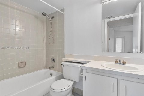 Condo in Hollywood, Florida, 1 bedroom  № 1239232 - photo 7