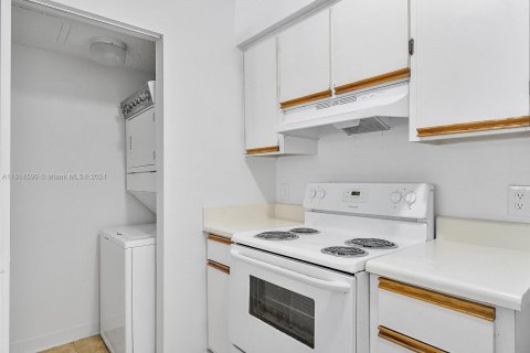 Condo in Hollywood, Florida, 1 bedroom  № 1239232 - photo 3