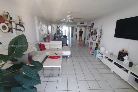 Copropriété à vendre à Aventura, Floride: 1 chambre, 82.4 m2 № 1220886 - photo 13