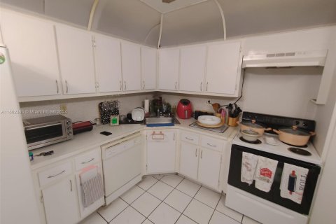 Condo in Aventura, Florida, 1 bedroom  № 1220886 - photo 3