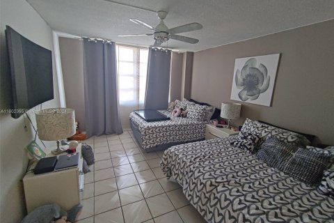 Copropriété à vendre à Aventura, Floride: 1 chambre, 82.4 m2 № 1220886 - photo 2