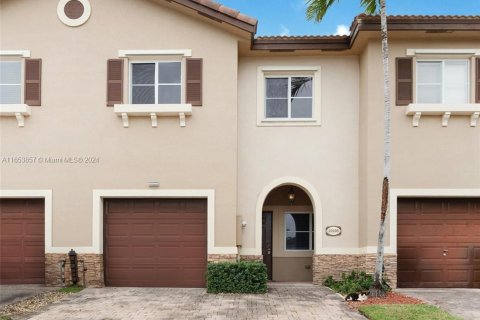 Townhouse in Cutler Bay, Florida 3 bedrooms, 158.4 sq.m. № 1348538 - photo 2