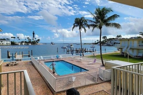 Condominio en alquiler en Pompano Beach, Florida, 1 dormitorio, 19.51 m2 № 1348451 - foto 4