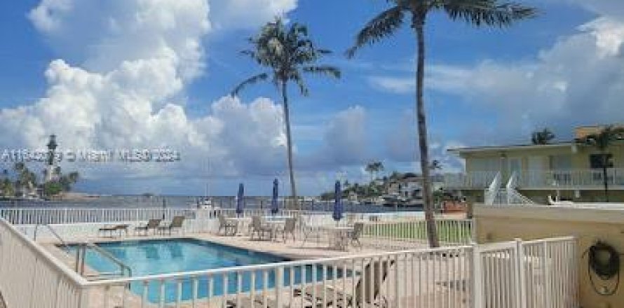 Condo in Pompano Beach, Florida, 1 bedroom  № 1348451