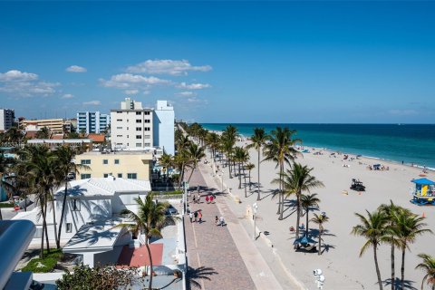 Condo in Hollywood, Florida, 2 bedrooms  № 1348494 - photo 20