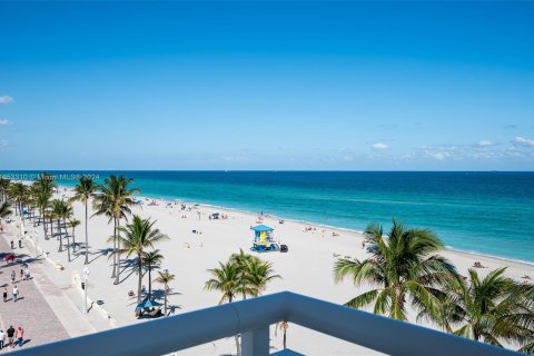 Condominio en alquiler en Hollywood, Florida, 2 dormitorios, 78.97 m2 № 1348494 - foto 14