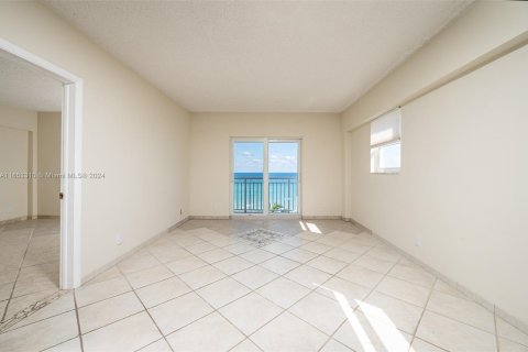 Condo in Hollywood, Florida, 2 bedrooms  № 1348494 - photo 2