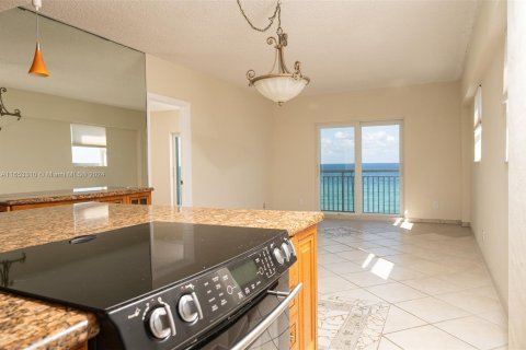 Condo in Hollywood, Florida, 2 bedrooms  № 1348494 - photo 4