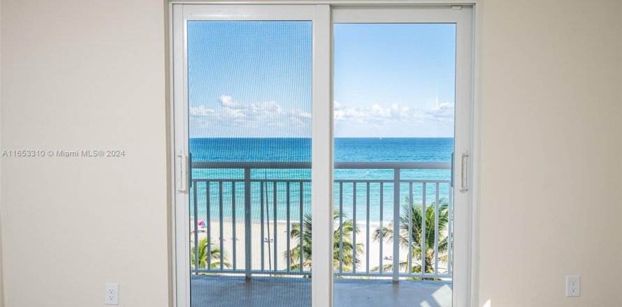 Condo in Hollywood, Florida, 2 bedrooms  № 1348494