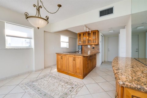 Condo in Hollywood, Florida, 2 bedrooms  № 1348494 - photo 7