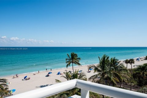 Condominio en alquiler en Hollywood, Florida, 2 dormitorios, 78.97 m2 № 1348494 - foto 16