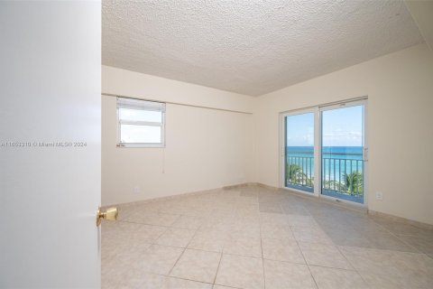 Condo in Hollywood, Florida, 2 bedrooms  № 1348494 - photo 3