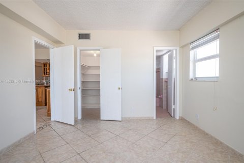 Condo in Hollywood, Florida, 2 bedrooms  № 1348494 - photo 10