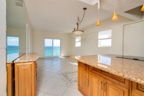 Condo in Hollywood, Florida, 2 bedrooms  № 1348494 - photo 5