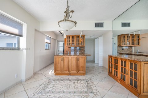 Condo in Hollywood, Florida, 2 bedrooms  № 1348494 - photo 8