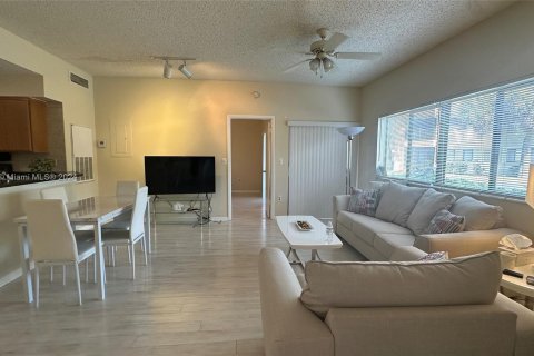 Copropriété à louer à Fort Lauderdale, Floride: 2 chambres, 79.71 m2 № 1348537 - photo 2