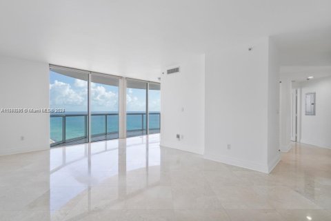 Condo in Miami Beach, Florida, 2 bedrooms  № 1185988 - photo 3