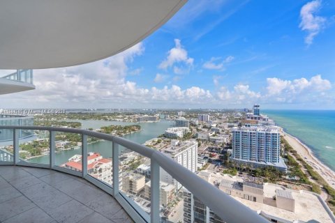 Condo in Miami Beach, Florida, 2 bedrooms  № 1185988 - photo 4