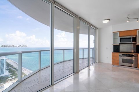 Condo in Miami Beach, Florida, 2 bedrooms  № 1185988 - photo 2