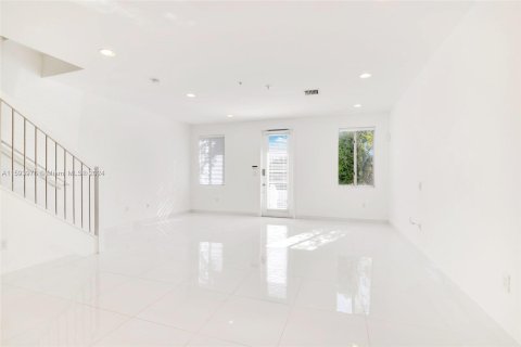 Townhouse in Miami, Florida 4 bedrooms, 139.35 sq.m. № 1186032 - photo 6